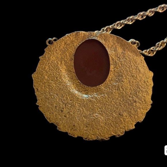 Cameo Gold Tone Necklace - Picture 4 of 5